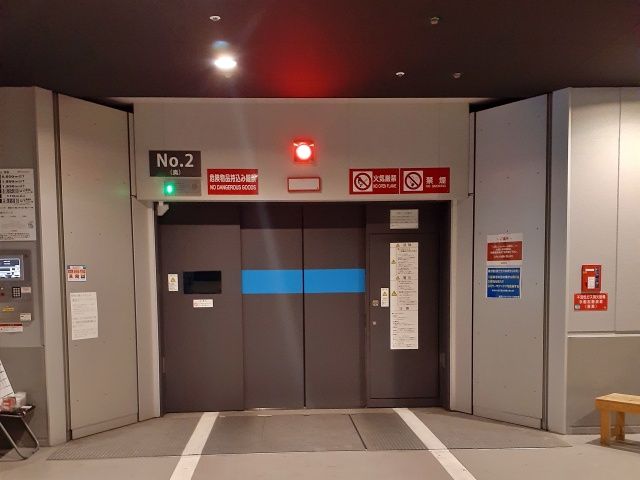 横浜アイマークプレイス【ご利用時間：平日のみ 7:30~22:00】※高さ制限205cmの駐車場写真