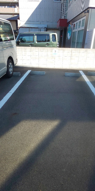 山田貿易ガレージの駐車場写真