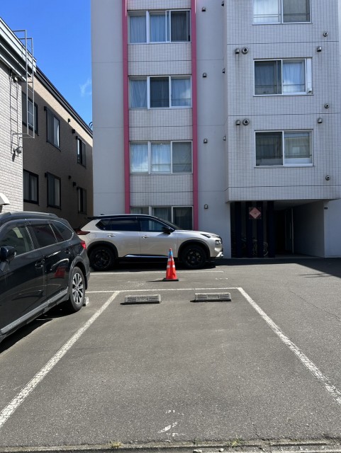 月寒東1条7丁目4-3駐車場の駐車場写真