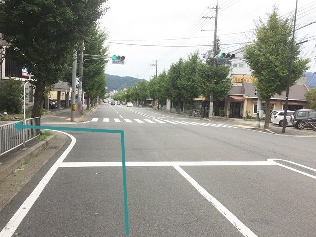 【道順3】「押しボタン式」と書いてある信号機手前の交差点を「左折」して下さい。