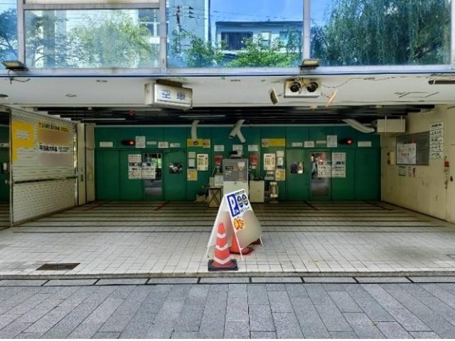 ロイヤルパーク【ご利用時間：0:00〜23:59】※高さ155cmの駐車場写真