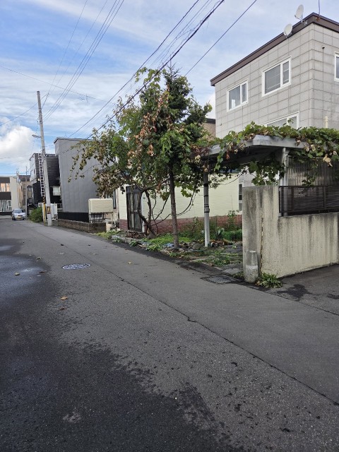 北二十七条西13丁目4-18駐車場の駐車場写真