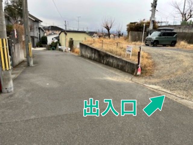 荒木ガレージの駐車場写真