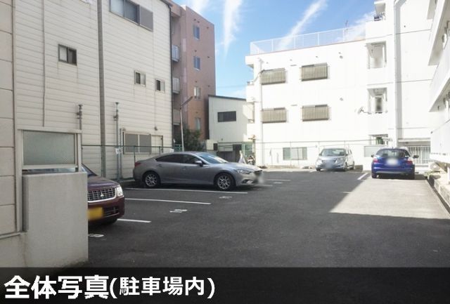 駐車場内の全体の風景です