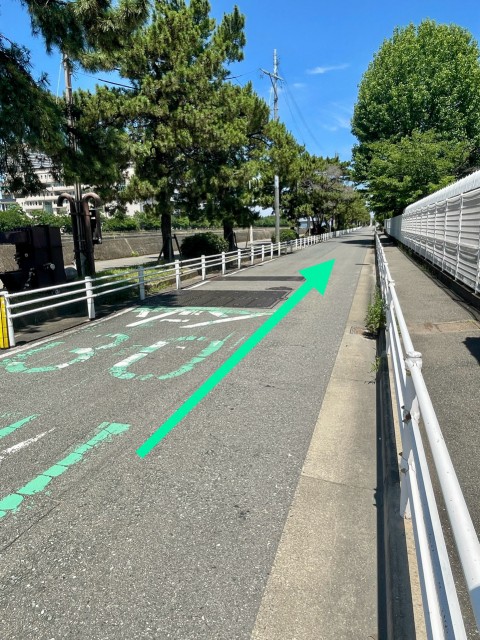 福浜2-10  10棟横駐車場(倉庫前)の駐車場写真