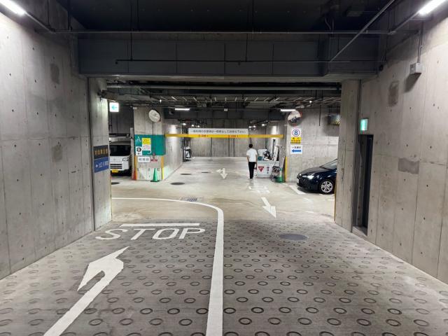 【夕方パック】THEPARKing明治安田生命大阪梅田ビル【全日：16:00~21:30】高さ200cmの駐車場写真