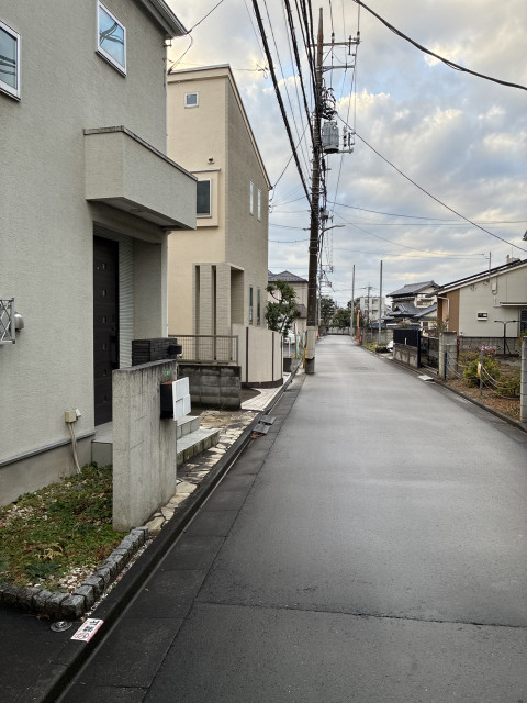 高松4丁目　白い津田宅の駐車場写真