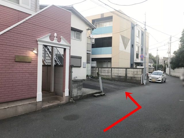 こちらがakippa駐車場です。予約完了後に通知されるスペース番号をご確認のうえ駐車してください。
