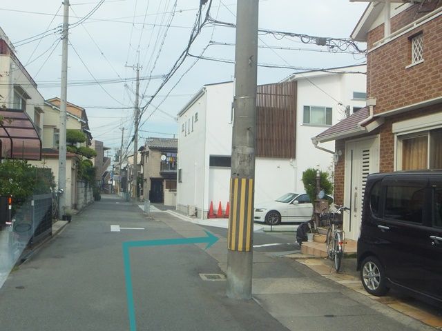 左折後、東向きの一方通行道路へ右折
