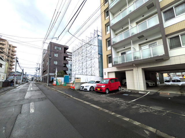 北海道札幌市中央区南十二条西8丁目3-18駐車場の駐車場写真