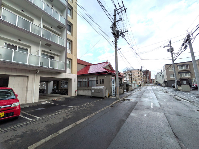 北海道札幌市中央区南十二条西8丁目3-18駐車場の駐車場写真