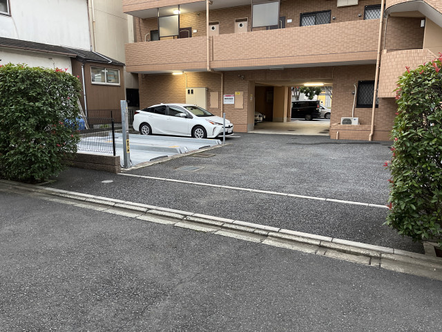 メインステージヴィラ2の駐車場写真