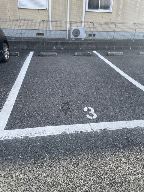 大野井1064-1駐車場　シャーメゾンヴァンA棟駐車場3番の駐車場写真