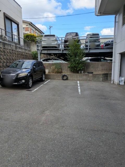 福岡空港国内線ターミナルからすぐ近くの駐車場の駐車場写真