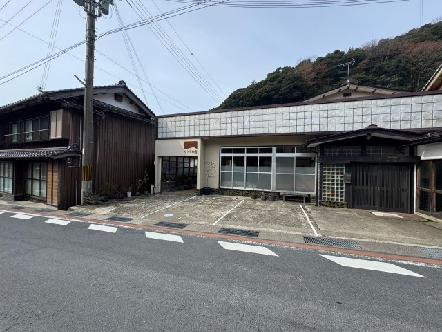 ぐり不動産前 駐車場の駐車場写真