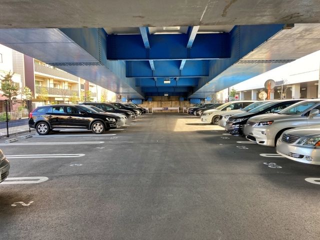 駐車場内