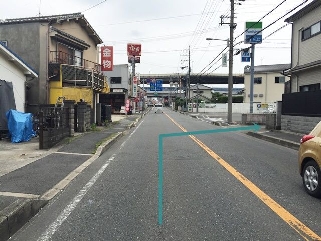 【道順1】「大野芝中交差点」から「中茶屋北交差点」へ「南東」に進み、「ファミリーマート堺中茶屋北店」の手前の道を「右折」してください。
