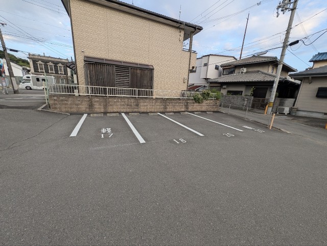 和歌浦口バス停前　畠中整骨院駐車場の駐車場写真