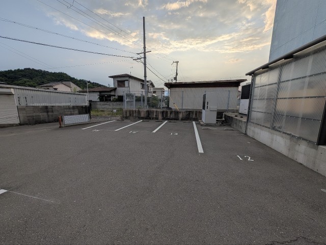 和歌浦口バス停前　畠中整骨院駐車場の駐車場写真