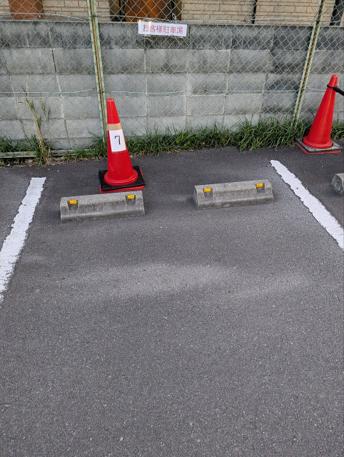 和歌浦口バス停前　畠中整骨院駐車場の駐車場写真