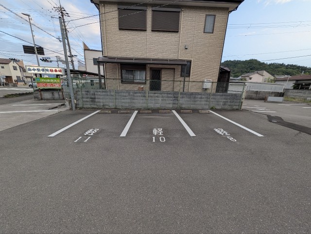 和歌浦口バス停前　畠中整骨院駐車場の駐車場写真