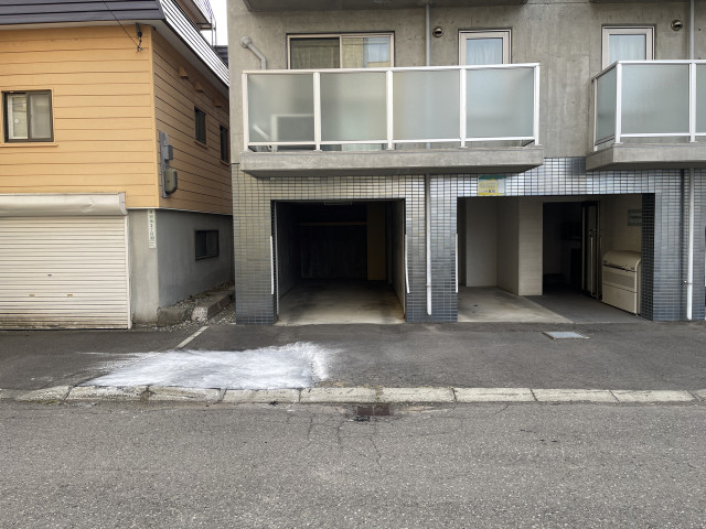 フレンズひばりヶ丘車庫の駐車場写真