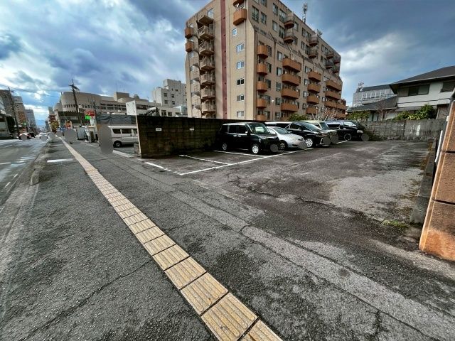 スカイコート大手町 敷地外駐車場の駐車場写真