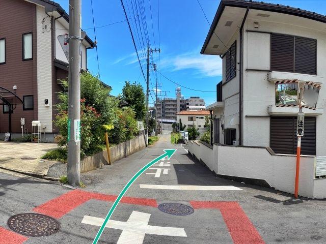 クオリフィシアの駐車場写真