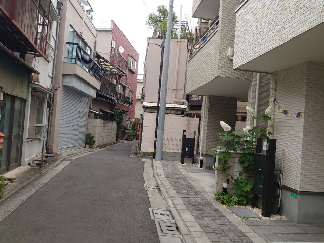 東京都足立区関原2丁目34番地10号の駐車場写真