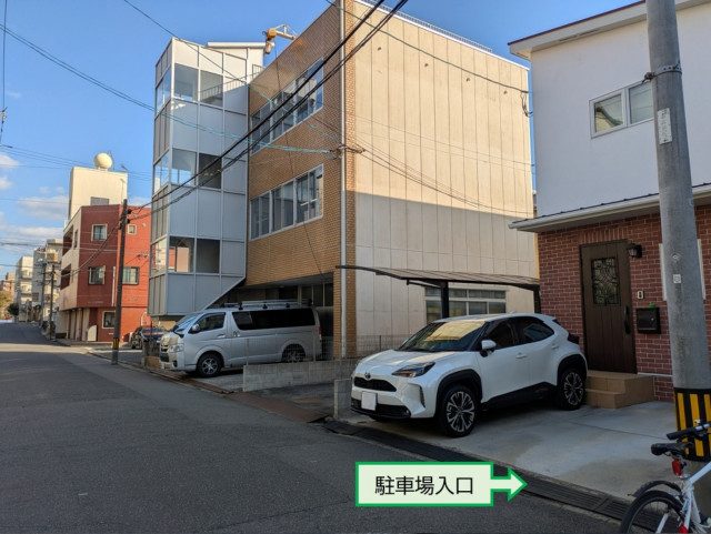 中広町2-27-17駐車場の駐車場写真