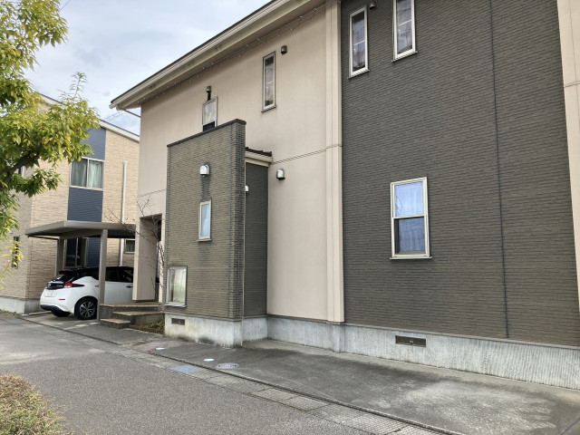 カーポート 横枕町イ10-10駐車場の駐車場写真