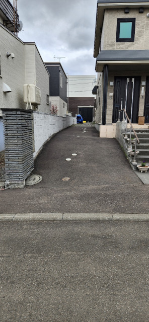 北海道札幌市豊平区西岡四条8丁目5-5の駐車場写真