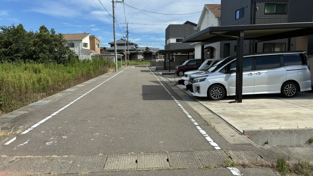 新潟県燕市花見404-5の駐車場写真