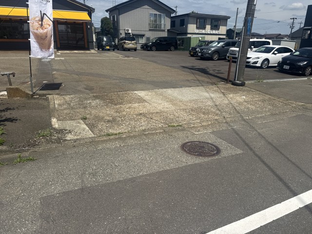 長岡市関原南2丁目4067 ミツバチコーヒー駐車場24h🉑の駐車場写真