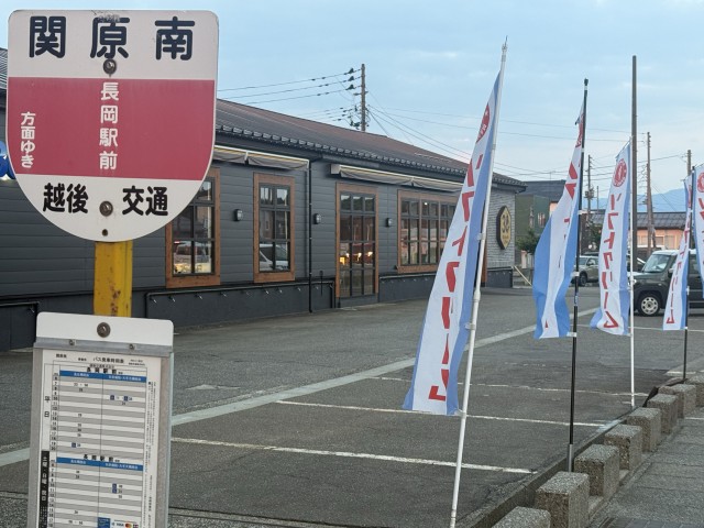 長岡市関原南2丁目4067 ミツバチコーヒー駐車場24h🉑の駐車場写真