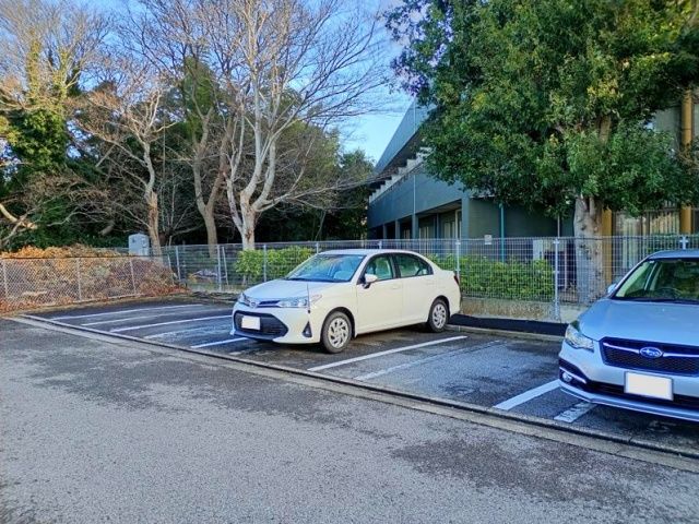 高塚団地2街区17駐車場の駐車場写真