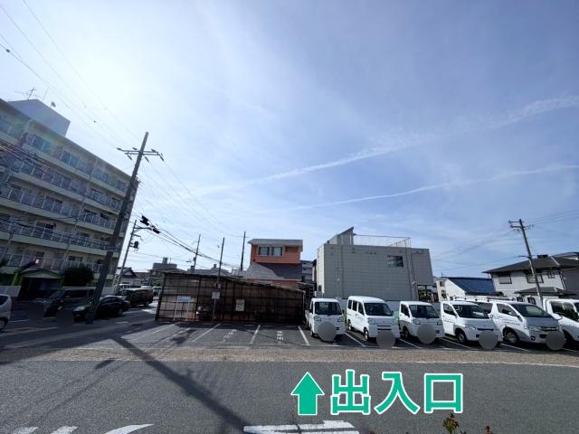 P02_阪南鉄工株式会社駐車場の駐車場写真