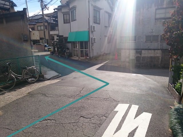 【道順3】左折後直進してください。