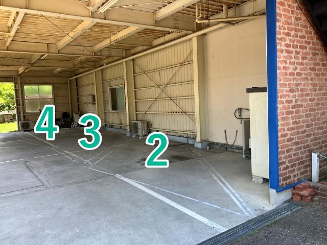 東新田1丁目5-18駐車場の駐車場写真