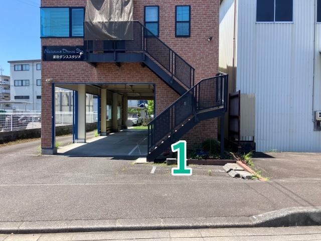 東新田1丁目5-18駐車場の駐車場写真