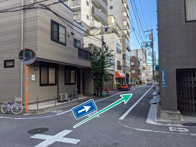 ＊台東区竜泉1丁目24：ラルジュマノワールの駐車場写真