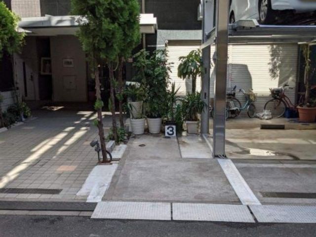 ＊台東区竜泉1丁目24：ラルジュマノワールの駐車場写真