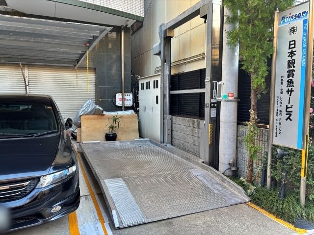 ＊台東区竜泉1丁目24：ラルジュマノワールの駐車場写真