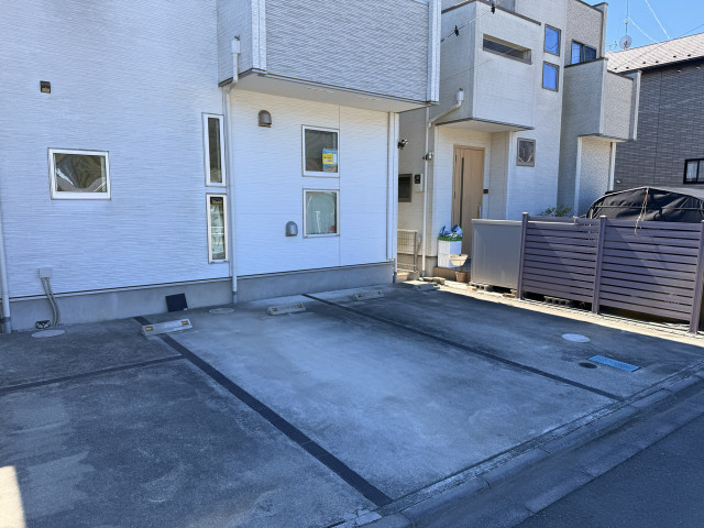 多摩市和田イワサキ駐車場(1日出入り回数自由。東電研修センター入口徒歩10分、東寺方小徒歩5分、百草園徒歩25分、GTDゴルフ徒歩2分、聖蹟桜ヶ丘駅徒歩12分。徒歩宝蔵橋1分)の駐車場写真