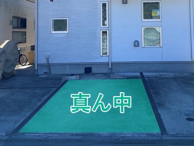 多摩市和田イワサキ駐車場(1日出入り回数自由。東電研修センター入口徒歩10分、東寺方小徒歩5分、百草園徒歩25分、GTDゴルフ徒歩2分、聖蹟桜ヶ丘駅徒歩12分。徒歩宝蔵橋1分)の駐車場写真