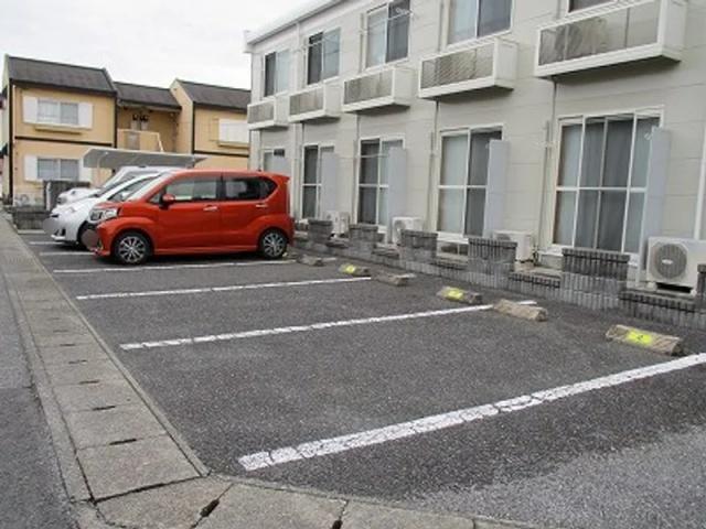 レオパレスプチ ラパン駐車場【23895】の駐車場写真