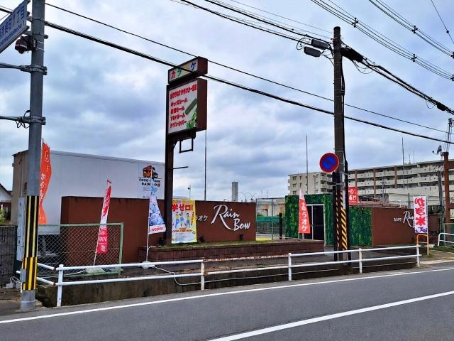 カラオケレインボー京終店の駐車場写真