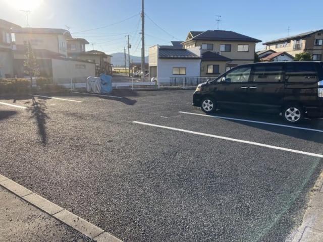レオパレス瀬波駐車場【20617】の駐車場写真