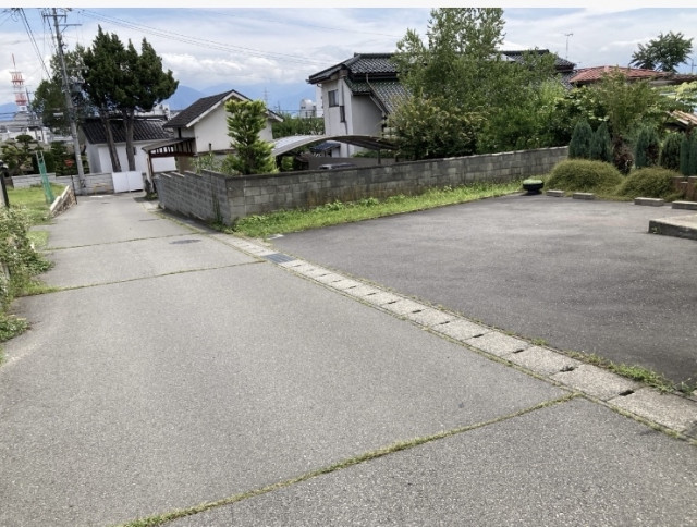 差出北駐車場(右側)の駐車場写真