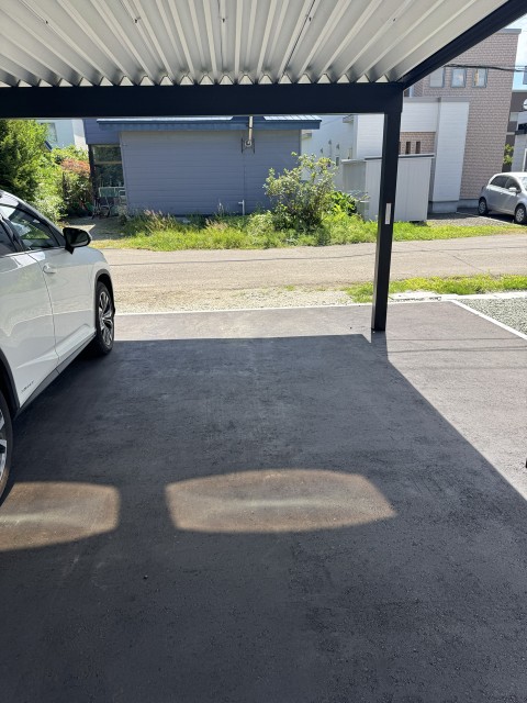 稲穂町西1丁目3-16駐車場の駐車場写真